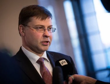 Β. Ντομρόβσκις: «Μεγάλο επίτευγμα η έξοδος της Ελλάδας από το πρόγραμμα»